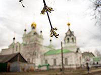Во вторник Светлой Седмицы митрополит Орловский и Болховский Антоний и епископ Ливенский и Малоархангельский Нектарий совершили литургию в Иверском храме Орла в честь его престольного праздника. 14 апреля 2015 г.
