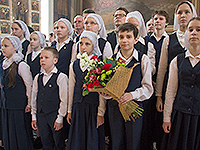 В день памяти своих небесных покровителей, Виленских мучеников Антония, Иоанна и Евстафия, митрополит Орловский и Болховский Антоний возглавил литургию в Ахтырском соборе Орла. 27 апреля 2015 г.