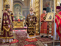 В день памяти своих небесных покровителей, Виленских мучеников Антония, Иоанна и Евстафия, митрополит Орловский и Болховский Антоний возглавил литургию в Ахтырском соборе Орла. 27 апреля 2015 г.