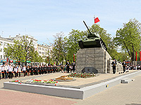 Митрополит Орловский и Болховский Антоний и духовенство Орловско-Болховской епархии приняли участие в городском митинге, посвященном 70-й годовщине Великой Победы, прошедшем в сквере Танкистов. 8 мая 2015 г.