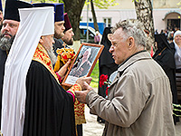 Митрополит Орловский и Болховский Антоний и духовенство Орловско-Болховской епархии приняли участие в городском митинге, посвященном 70-й годовщине Великой Победы, прошедшем в сквере Танкистов. 8 мая 2015 г.