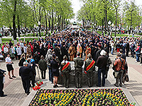 Митрополит Орловский и Болховский Антоний и духовенство Орловско-Болховской епархии приняли участие в городском митинге, посвященном 70-й годовщине Великой Победы, прошедшем в сквере Танкистов. 8 мая 2015 г.