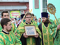 В канун дня Святой Троицы (Пятидесятницы) митрополит Орловский и Болховский Антоний совершил всенощное бдение в Свято-Троицком храме г. Орла. 30 мая 2015 г.