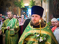 В канун дня Святой Троицы (Пятидесятницы) митрополит Орловский и Болховский Антоний совершил всенощное бдение в Свято-Троицком храме г. Орла. 30 мая 2015 г.