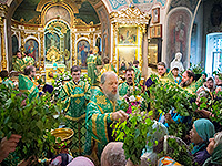 В канун дня Святой Троицы (Пятидесятницы) митрополит Орловский и Болховский Антоний совершил всенощное бдение в Свято-Троицком храме г. Орла. 30 мая 2015 г.