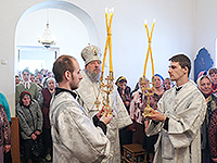 В праздник Вознесения Господня митрополит Орловский и Болховский Антоний совершил Божественную литургию в Казанском храме поселка Нарышкино. 21 мая 2015 г.