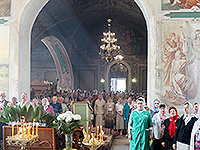 В праздник перенесения мощей святителя Николая из Мир Ликийских в Бар митрополит Орловский и Болховский Антоний совершил литургию в Николо-Песковском храме города Орла. 22 мая 2015 г.