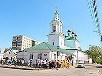 В праздник перенесения мощей святителя Николая из Мир Ликийских в Бар митрополит Орловский и Болховский Антоний совершил литургию в Николо-Песковском храме города Орла. 22 мая 2015 г.
