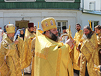 В праздник перенесения мощей святителя Николая из Мир Ликийских в Бар митрополит Орловский и Болховский Антоний совершил литургию в Николо-Песковском храме города Орла. 22 мая 2015 г.