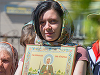В праздник перенесения мощей святителя Николая из Мир Ликийских в Бар митрополит Орловский и Болховский Антоний совершил литургию в Николо-Песковском храме города Орла. 22 мая 2015 г.