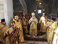 В праздник перенесения мощей святителя Николая из Мир Ликийских в Бар митрополит Орловский и Болховский Антоний совершил литургию в Николо-Песковском храме города Орла. 22 мая 2015 г.