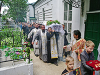 В Свято-Иоанно-Крестительском храме Орла состоялось отпевание и погребение протоиерея Мефодя Борисёнка. 11 июня 2015 г.