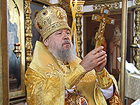 В праздник первоверховных апостолов Петра и Павла митрополит Орловский и Болховский Антоний совершил литургию в храме святых Петра и Павла г. Мценска. 12 июля 2015 г.