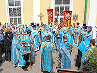 В праздник Ахтырской иконы Божией Матери митрополит Орловский и Болховский Антоний совершил в сослужении епископа Ливенского и Малоархангельского Нектария литургию в Ахтырском кафедральном соборе Орла. 15 июля 2015 г.