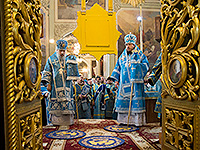 В праздник Ахтырской иконы Божией Матери митрополит Орловский и Болховский Антоний совершил в сослужении епископа Ливенского и Малоархангельского Нектария литургию в Ахтырском кафедральном соборе Орла. 15 июля 2015 г.
