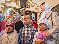 В праздник первоверховных апостолов Петра и Павла митрополит Орловский и Болховский Антоний совершил литургию в храме святых Петра и Павла г. Мценска. 12 июля 2015 г.