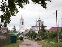 В праздник первоверховных апостолов Петра и Павла митрополит Орловский и Болховский Антоний совершил литургию в храме святых Петра и Павла г. Мценска. 12 июля 2015 г.