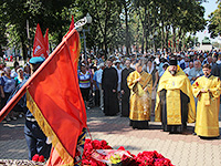 Духовенство Орловской епархии приняло участие в митинге Памяти, посвященном 72-й годовщине освобождения Орла от немецко-фашистских захватчиков. 5 августа 2015 г.