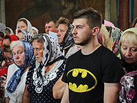 В день памяти Великомученика и целителя Пантелеимона митрополит Орловский и Болховский и Антоний совершил в сослужении митрополита Рязанского и Михайловского Вениамина Божественную литургию в Свято-Никольском храме поселка Кромы. 9 августа 2015 г.