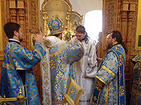 В праздник Иверской иконы Божией Матери епископ Ливенский и Малоархангельский Нектарий совершил Божественную литургию в храме Иверской иконы Божией Матери города Орла, приуроченную к престольному празднику храма. 26 октября 2015 г.