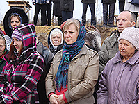 Епископ Ливенский и Малоархангельский Нектарий в сослужении схиархимандрита Илия (Ноздрина) совершил чин освящения закладного камня в основание храма Сретения Господня в поселке Вятский Посад Орловского района. 27 ноября 2015 г.