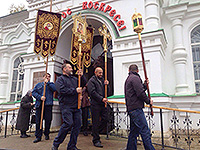 В праздник Иверской иконы Божией Матери епископ Ливенский и Малоархангельский Нектарий совершил Божественную литургию в храме Иверской иконы Божией Матери города Орла, приуроченную к престольному празднику храма. 26 октября 2015 г.