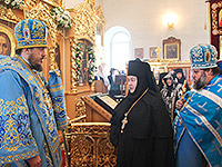 В праздник Введения во храм Пресвятой Богородицы епископ Ливенский и Малоархангельский Нектарий возглавил торжества в честь престольного праздника Свято-Введенского женского монастыря г. Орла. 4 декабря 2015 г.