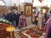 В Неделю Крестопоклонную митрополит Орловский и Болховский Антоний совершил литургию в Свято-Успенском монастыре Орла. 3 апреля 2016 г.