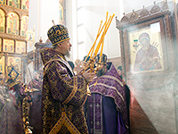 В Неделю Крестопоклонную митрополит Орловский и Болховский Антоний совершил литургию в Свято-Успенском монастыре Орла. 3 апреля 2016 г.