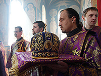 В Неделю Крестопоклонную митрополит Орловский и Болховский Антоний совершил литургию в Свято-Успенском монастыре Орла. 3 апреля 2016 г.