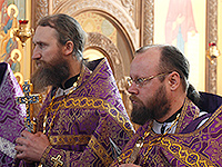 В Неделю Крестопоклонную митрополит Орловский и Болховский Антоний совершил литургию в Свято-Успенском монастыре Орла. 3 апреля 2016 г.
