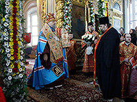 В праздник Воскресения Христова митрополит Антоний Орловский и Болховский Антоний совершил Пасхальную великую вечерню в Ахтырском соборе Орла. 1 мая 2016 г.