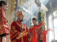 В день памяти своих небесных покровителей, Виленских мучеников Антония, Иоанна и Евстафия, митрополит Орловский и Болховский Антоний возглавил литургию в Ахтырском соборе Орла. 2 мая 2016 г.