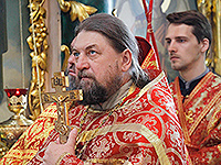 В праздник перенесения мощей святителя Николая из Мир Ликийских в Бар митрополит Орловский и Болховский Антоний совершил литургию в Николо-Песковском храме города Орла. 22 мая 2016 г.