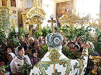 В праздник Святой Троицы (Пятидесятницы) митрополит Орловский и Болховский Антоний  совершил Литургию в Ахтырском кафедральном соборе Орла. 19 июня 2016 г.