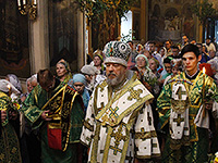 В канун праздника Пятидесятницы митрополит Орловский и Болховский Антоний совершил всенощное бдение в Свято-Троицком храме Орла. 18 июня 2016 г.