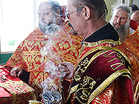 В 9-ю пятницу по Пасхе митрополит Орловский и Болховский Антоний совершил Пасхальным чином Божественную литургию в Свято-Никольском храме поселка Кромы. 1 июля 2016 г.