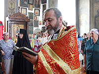 В 9-ю пятницу по Пасхе митрополит Орловский и Болховский Антоний совершил Пасхальным чином Божественную литургию в Свято-Никольском храме поселка Кромы. 1 июля 2016 г.