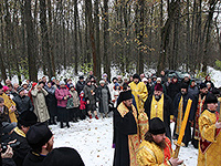 В День памяти жертв политических репрессий состоялся традиционный крестный ход к мемориалу жертвам большевистских репрессий Ливенского района в урочище Липовчик. 30 октября 2016 г.