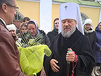В день памяти великомученика Димитрия Солунского митрополит Орловский и Болховский Антоний совершил Божественную литургию в храме святого Димитрия Солунского города Дмитровска. 8 ноября 2016 г.