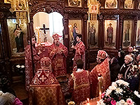 В день памяти великомученика Димитрия Солунского митрополит Орловский и Болховский Антоний совершил Божественную литургию в храме святого Димитрия Солунского города Дмитровска. 8 ноября 2016 г.