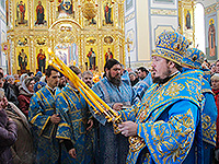 В день празднования Казанской иконе Божией Матери митрополит Орловский и Болховский Антоний совершил в сослужении епископа Ливенского и Малоархангельского Нектария Чин Великого освящения храма Смоленской иконы Божией Матери в Орле и Божественную литургию в новоосвященном храме. 4 ноября 2016 г.