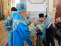 В день празднования Казанской иконе Божией Матери митрополит Орловский и Болховский Антоний совершил в сослужении епископа Ливенского и Малоархангельского Нектария Чин Великого освящения храма Смоленской иконы Божией Матери в Орле и Божественную литургию в новоосвященном храме. 4 ноября 2016 г.