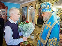 В праздник иконы Божией Матери «Всех скорбящих Радость» митрополит Орловский и Болховский Антоний совершил литургию во Всехскорбященском храме п. Знаменка Орловского района. 6 ноября 2016 г.