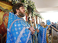 В праздник Сретения Господня в строящемся храме Сретения Господня в поселке Вятский Посад Орловского района прошла первая Божественная литугия. 15 февраля 2017 г.