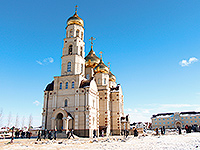 В праздник Сретения Господня в строящемся храме Сретения Господня в поселке Вятский Посад Орловского района прошла первая Божественная литугия. 15 февраля 2017 г.