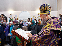 В праздник обре́тения мощей блаженнной Матроны Московской митрополит Орловский и Болховский Антоний совершил литургию в храме во имя святой блаженной Матроны Московской на улице Раздольной в Северном районе Орла. 8 марта 2017 г.