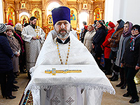 Митрополит Орловский и Болховский Антоний совершил Чин великого освящения храма во имя святого благоверного князя Александра Невского в с. Большое Сотниково Урицкого района и Божественную литургию в новоосвященном храме. 12 марта 2017 г.