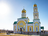 Митрополит Орловский и Болховский Антоний совершил Чин великого освящения храма во имя святого благоверного князя Александра Невского в с. Большое Сотниково Урицкого района и Божественную литургию в новоосвященном храме. 12 марта 2017 г.