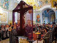 В Неделю 4-ю Великого поста митрополит Орловский и Болховский Антоний совершил вечернее богослужение с чином Пассии в храме Смоленской иконы Божией Матери г. Орла. 26 марта 2017 г.